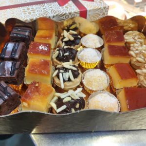 Bandeja Surtida de 25 Mini Repostería